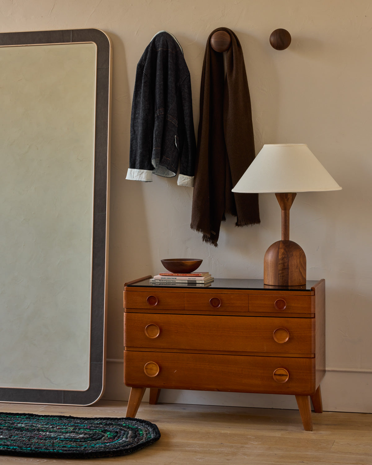 #wood-finish_black walnut
#shade-color_ivory linen