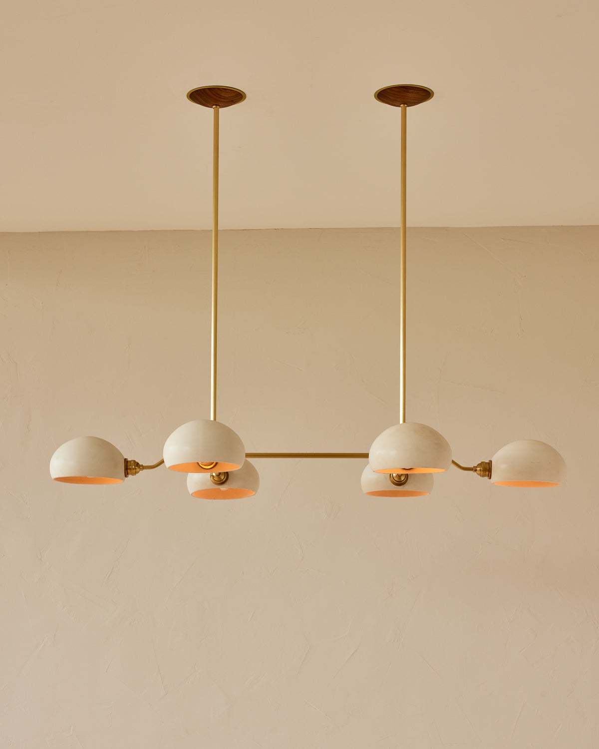 #shade-color_dove #Metal-+-Wood-Finish_Satin Brass / Black Walnut
