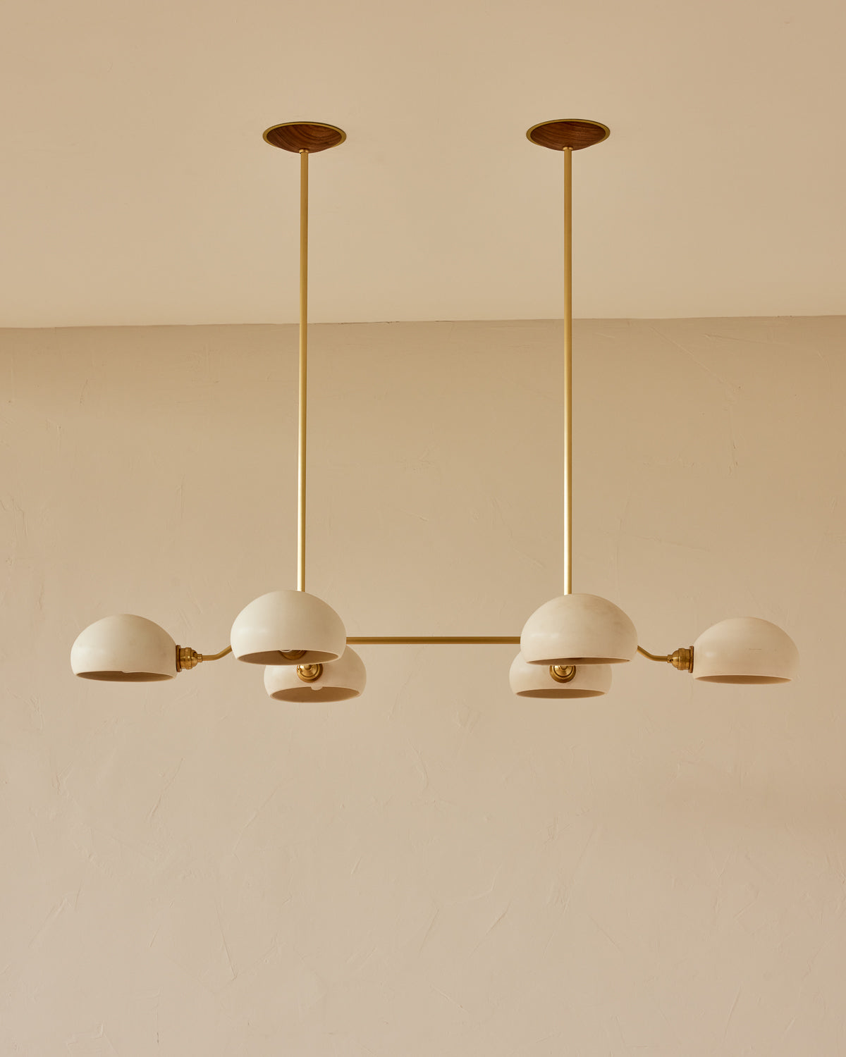 #shade-color_dove #Metal-+-Wood-Finish_Satin Brass / Black Walnut