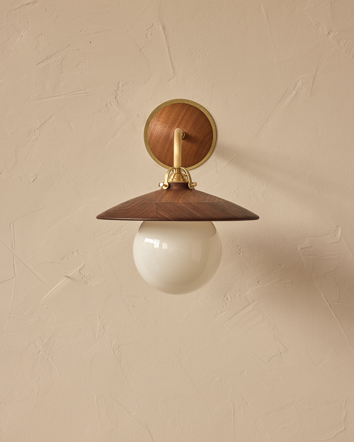 #shade-finish_black walnut
#metal-finish_satin brass
#globe_milk glass