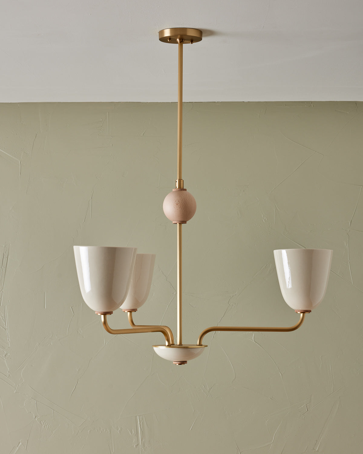 #shade-finish_cream #metal-finish_satin brass