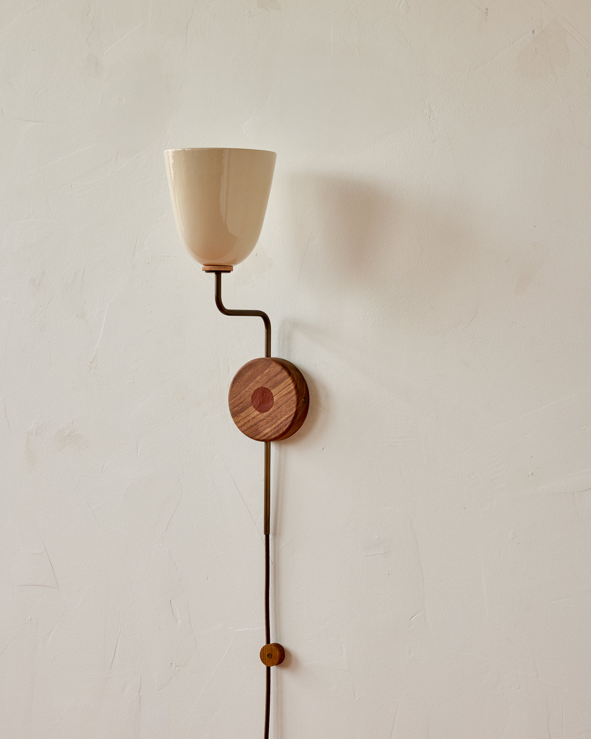 #shade-finish_cream #Metal-+-Wood-Finish_Antique Brass / Black Walnut #wiring_plug-in