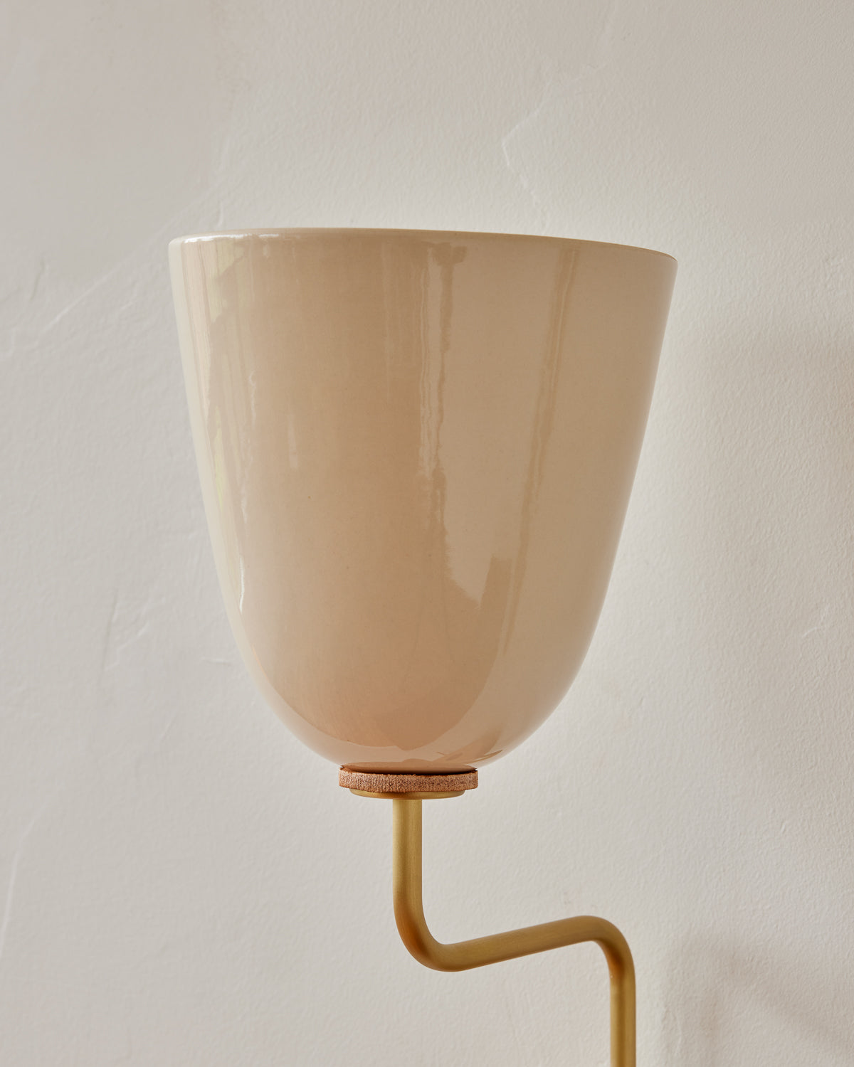 #shade-finish_cream #Metal-+-Wood-Finish_Satin Brass / Black Walnut