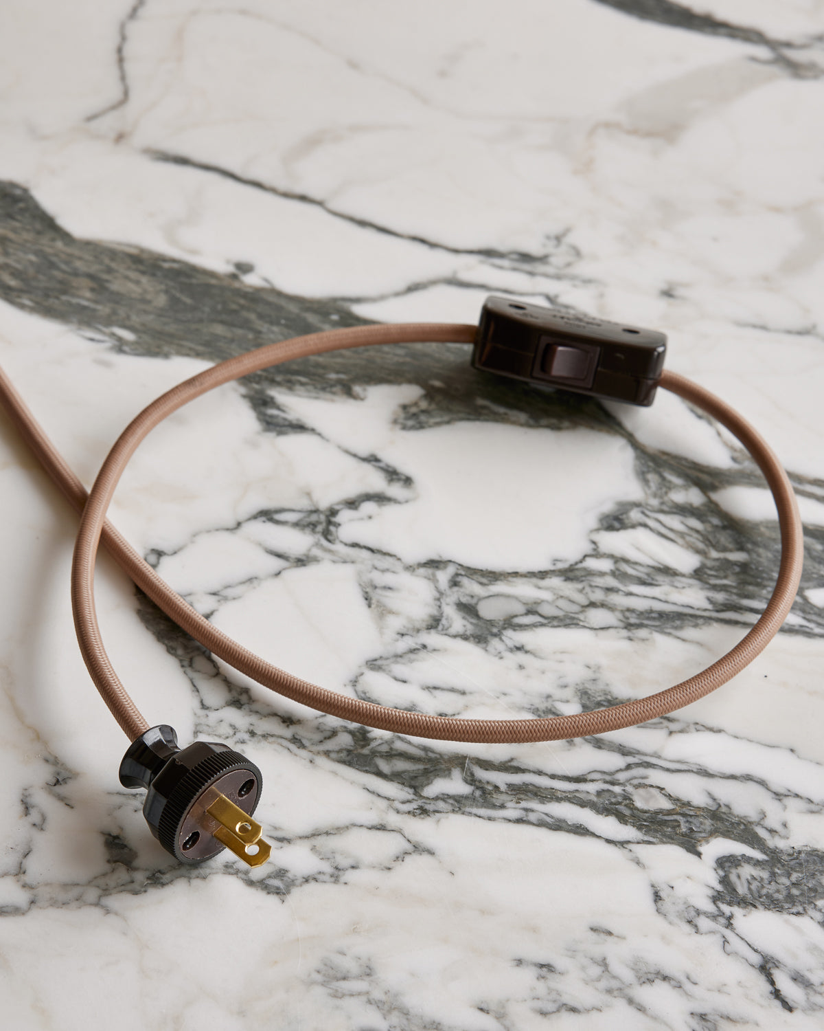 #Metal-+-Wood-Finish_Satin Brass / Clear Maple #wiring_plug-in
