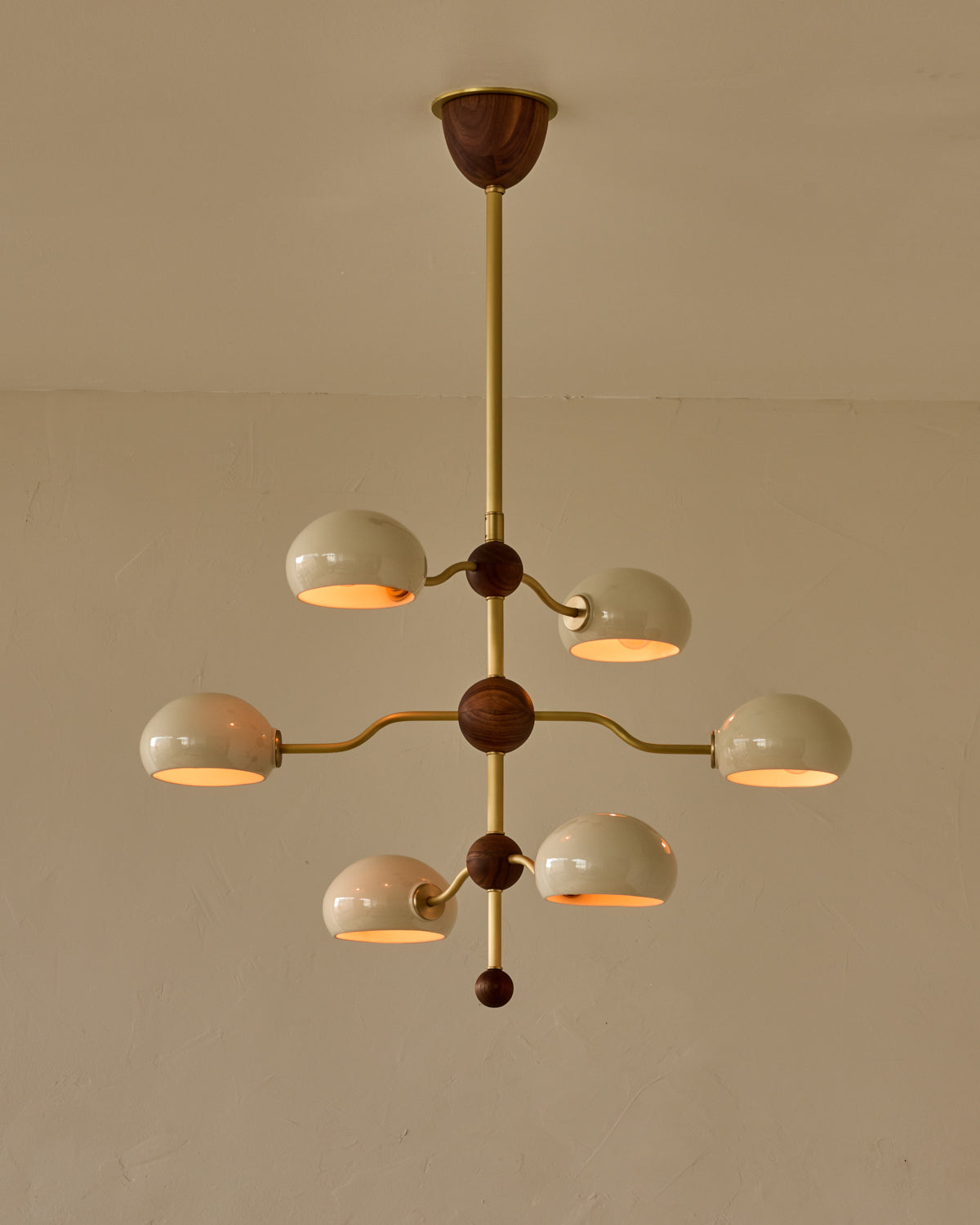 #shade-color_cream #Metal-+-Wood-Finish_Satin Brass / Black Walnut