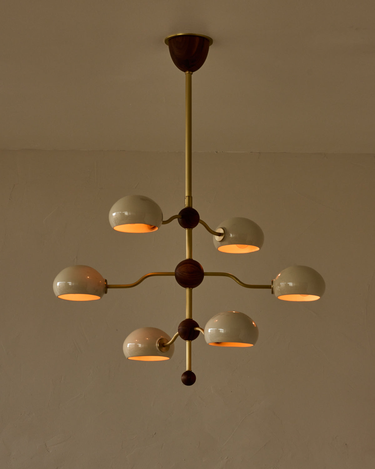 #shade-color_cream #Metal-+-Wood-Finish_Satin Brass / Black Walnut