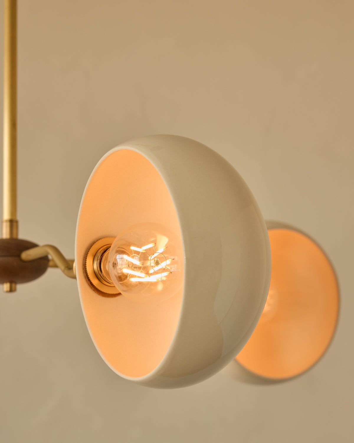 #shade-color_cream #Metal-+-Wood-Finish_Satin Brass / Black Walnut