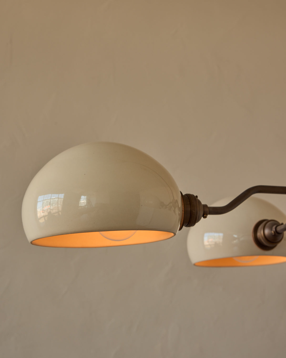 #shade-color_cream #Metal-+-Wood-Finish_Antique Brass / Black Walnut