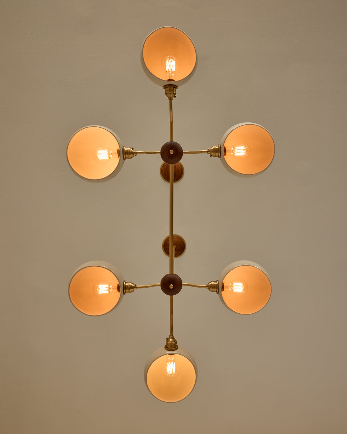 #shade-color_cream #Metal-+-Wood-Finish_Satin Brass / Black Walnut