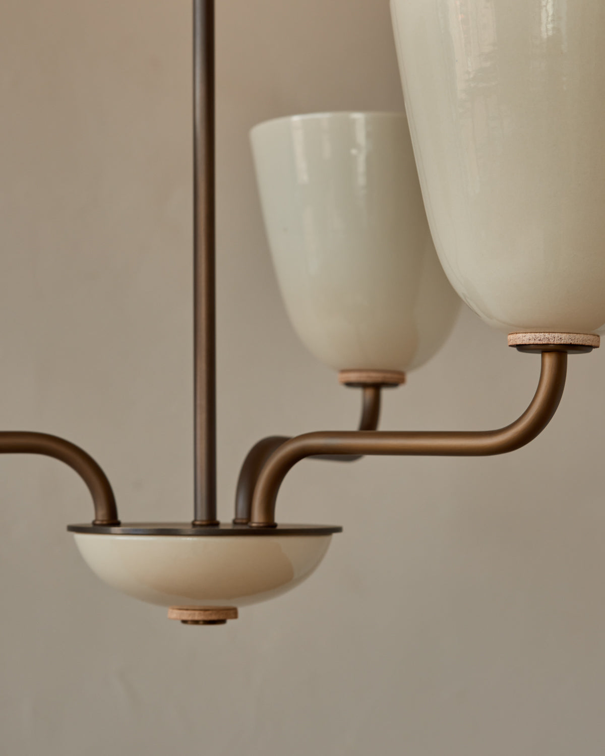 #shade-finish_cream #metal-finish_antique brass