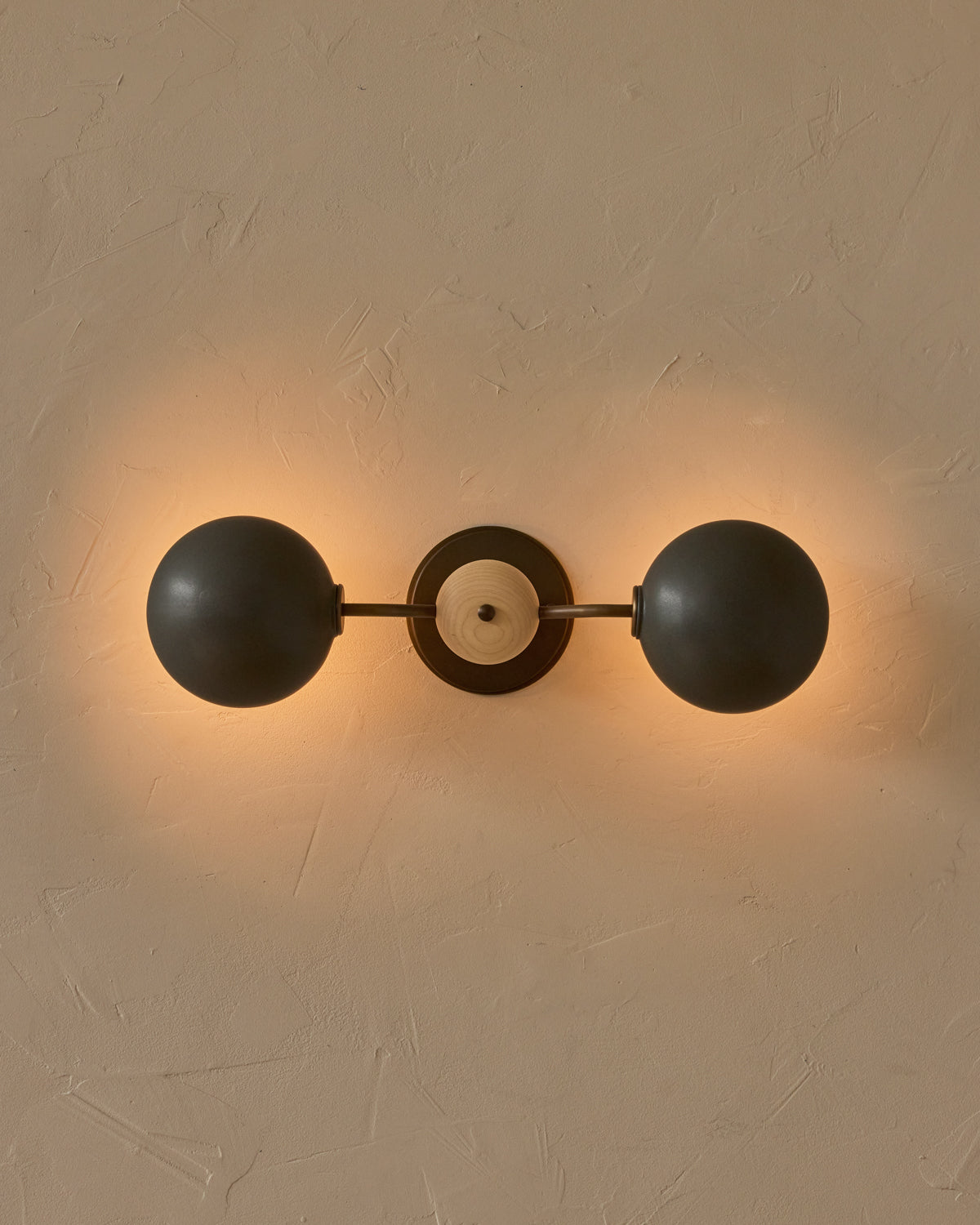 #ceramic-finish_almost black #metal-finish_antique brass #wood-finish_clear maple