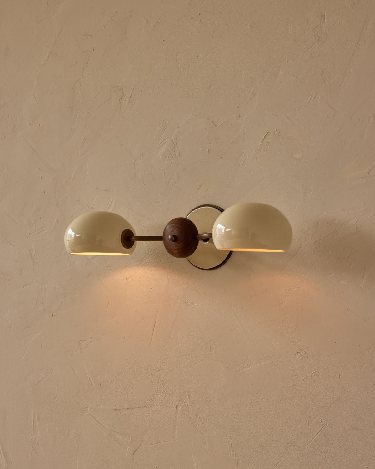 #ceramic-finish_cream #metal-finish_antique brass #wood-finish_black walnut