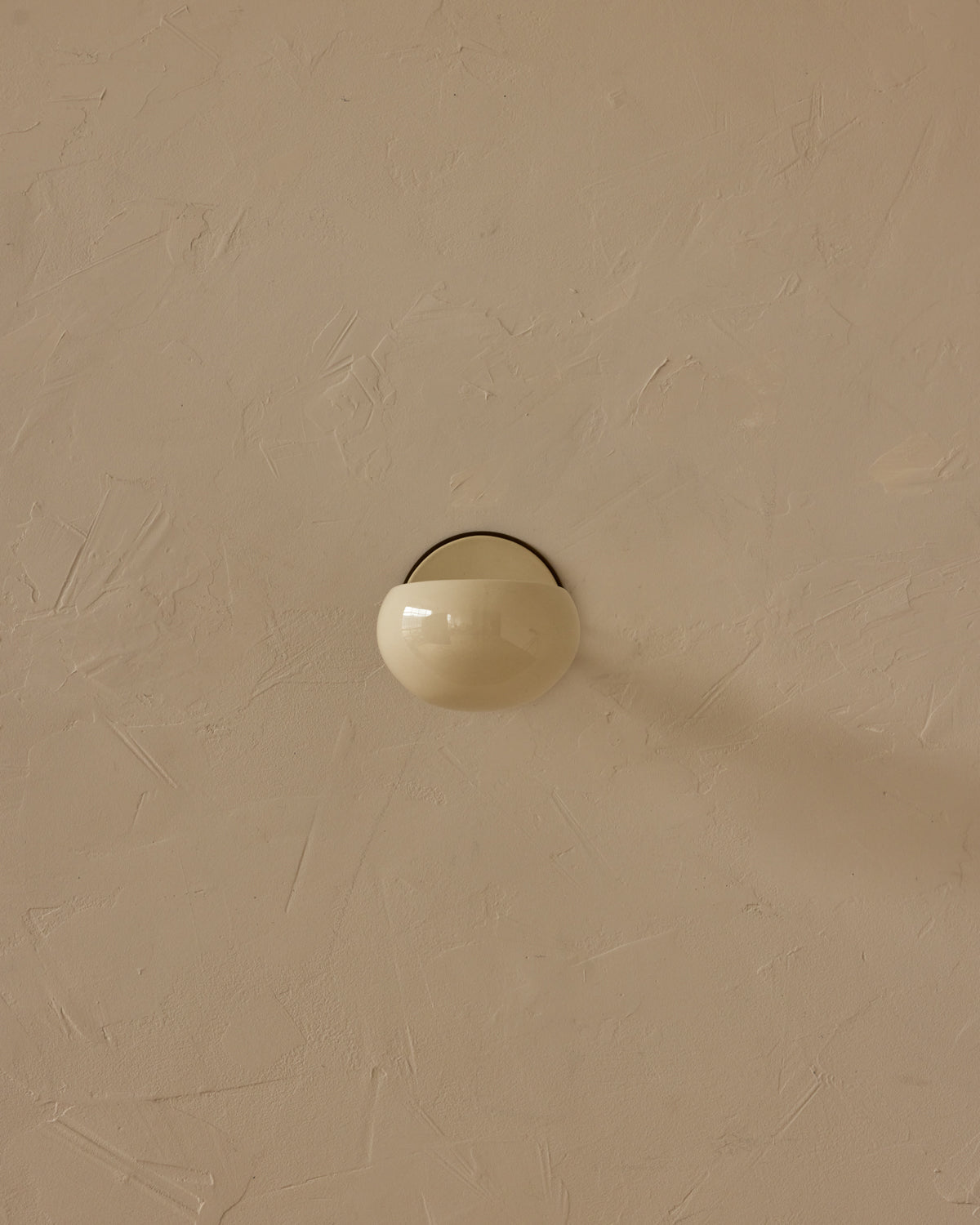 #ceramic-finish_cream #metal-finish_antique brass