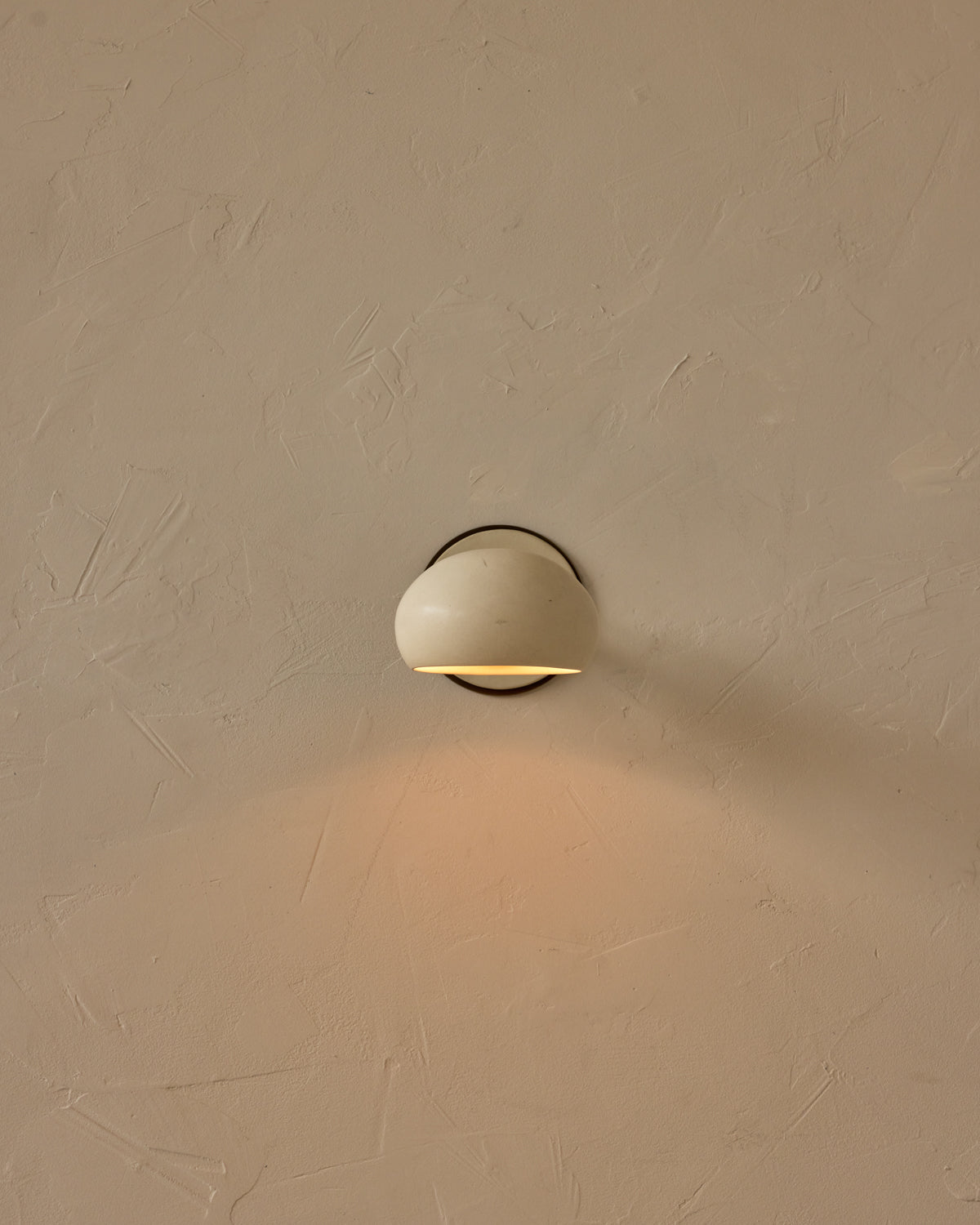 #ceramic-finish_dove #metal-finish_antique brass