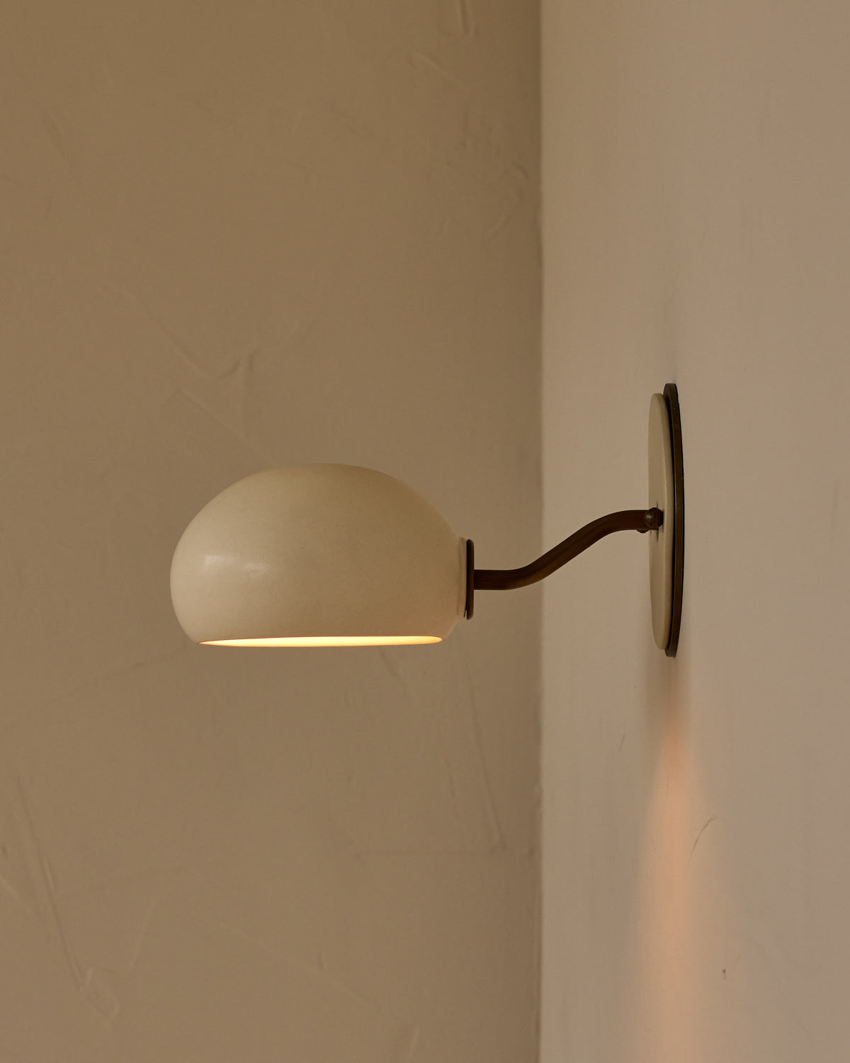 #ceramic-finish_dove #metal-finish_antique brass