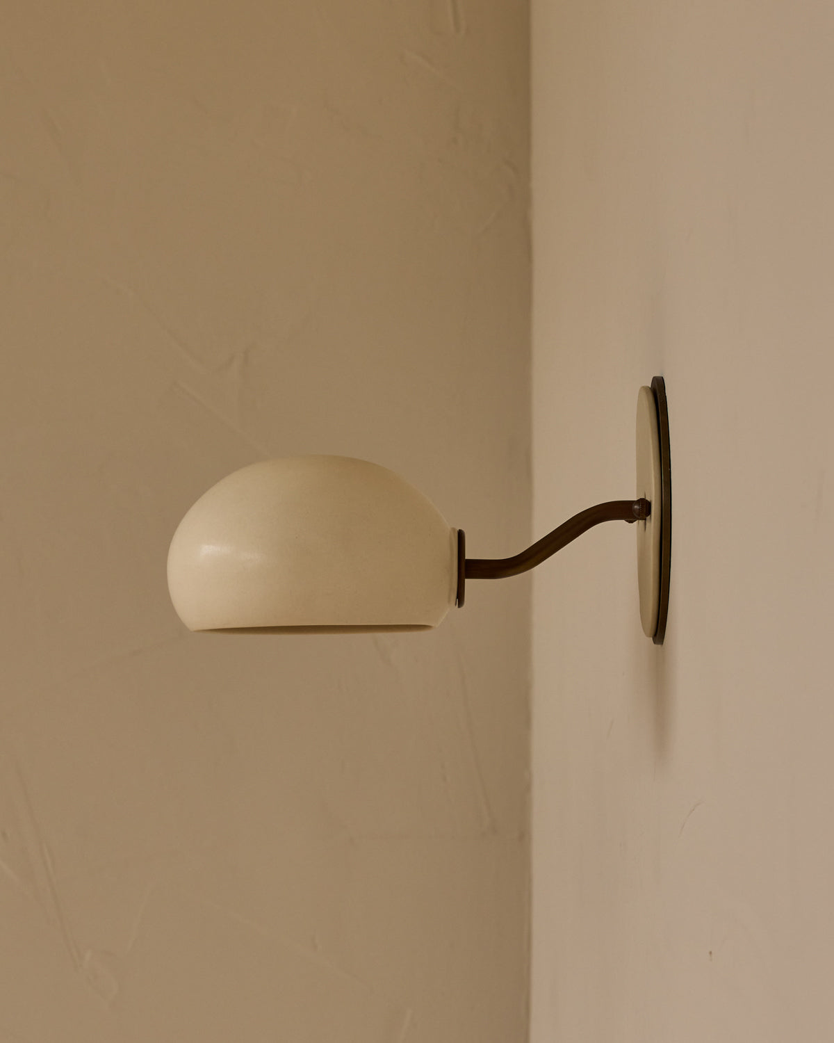 #ceramic-finish_dove #metal-finish_antique brass