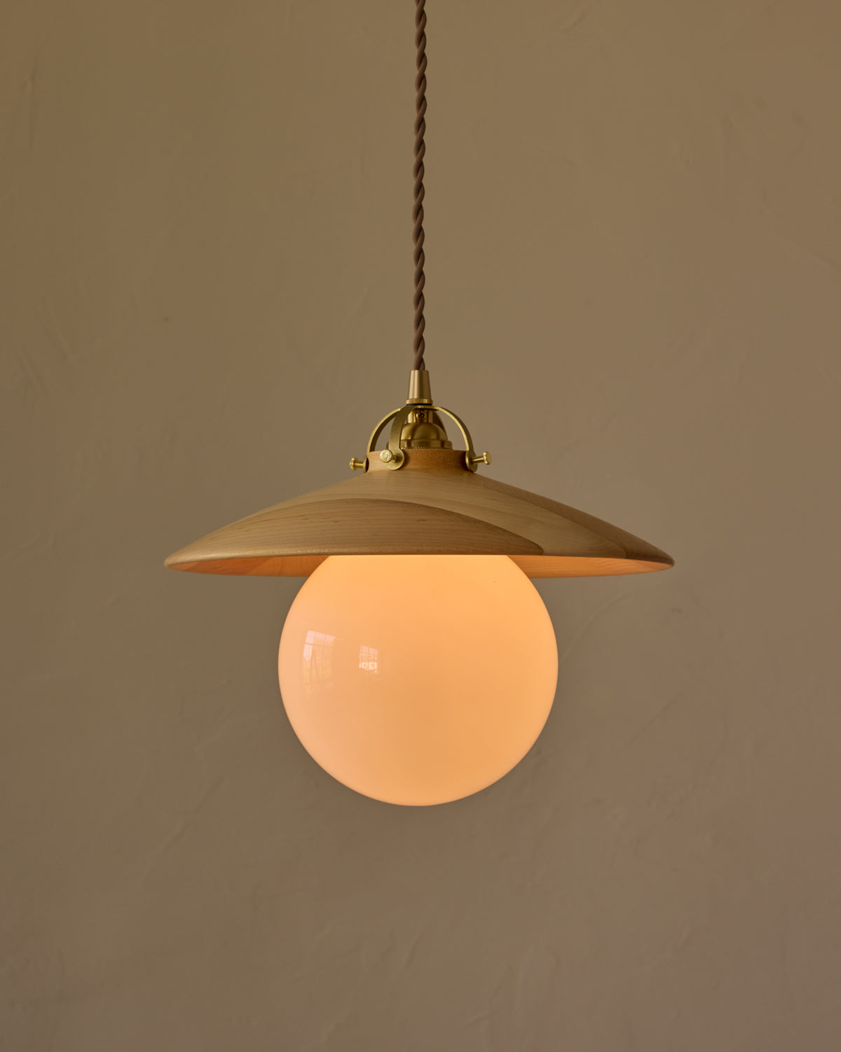 #shade-finish_natural maple #Cord-Color---Glass_Brown Cord - White Globe