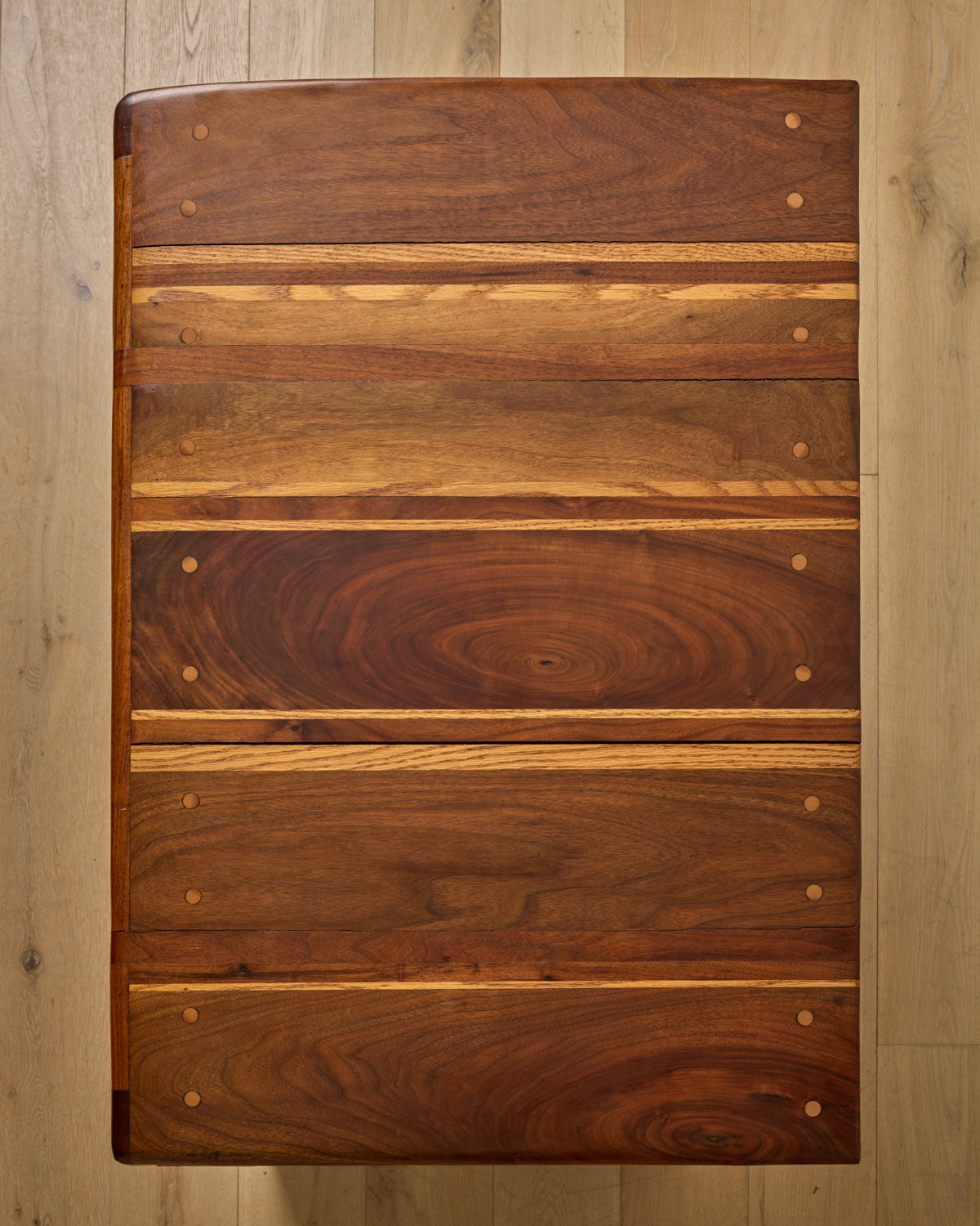 #style_Cabinet with Pullout Shelves