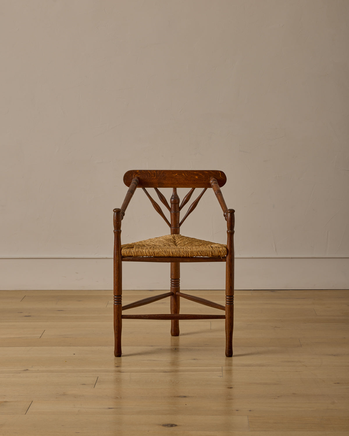 Bobbin Triangular Armchair