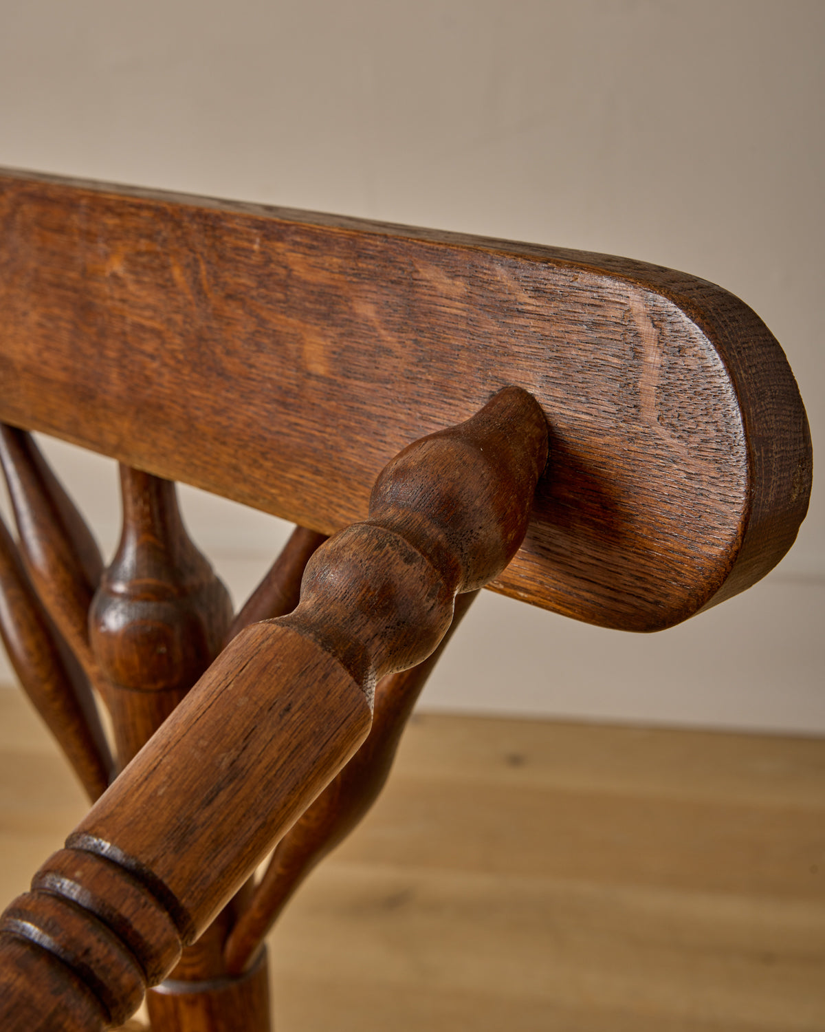 Bobbin Triangular Armchair