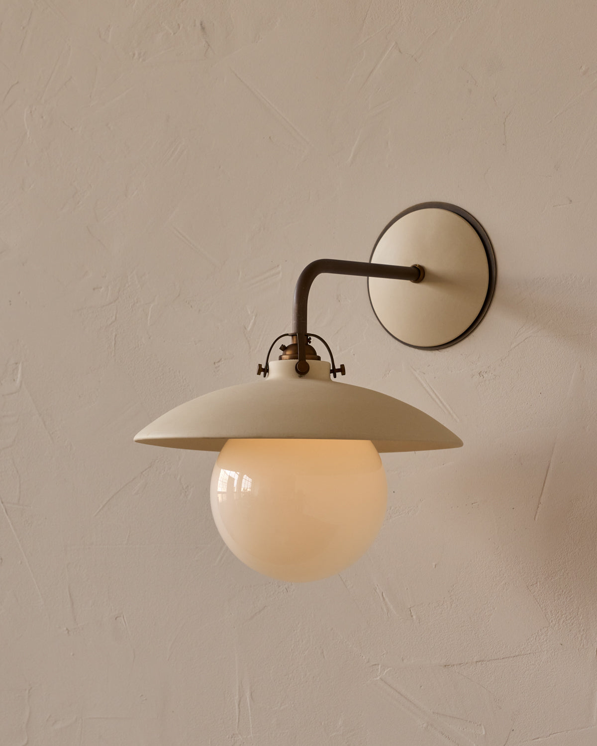 #shade-finish_biscuit ceramic
#metal-finish_antique brass
#globe_milk glass