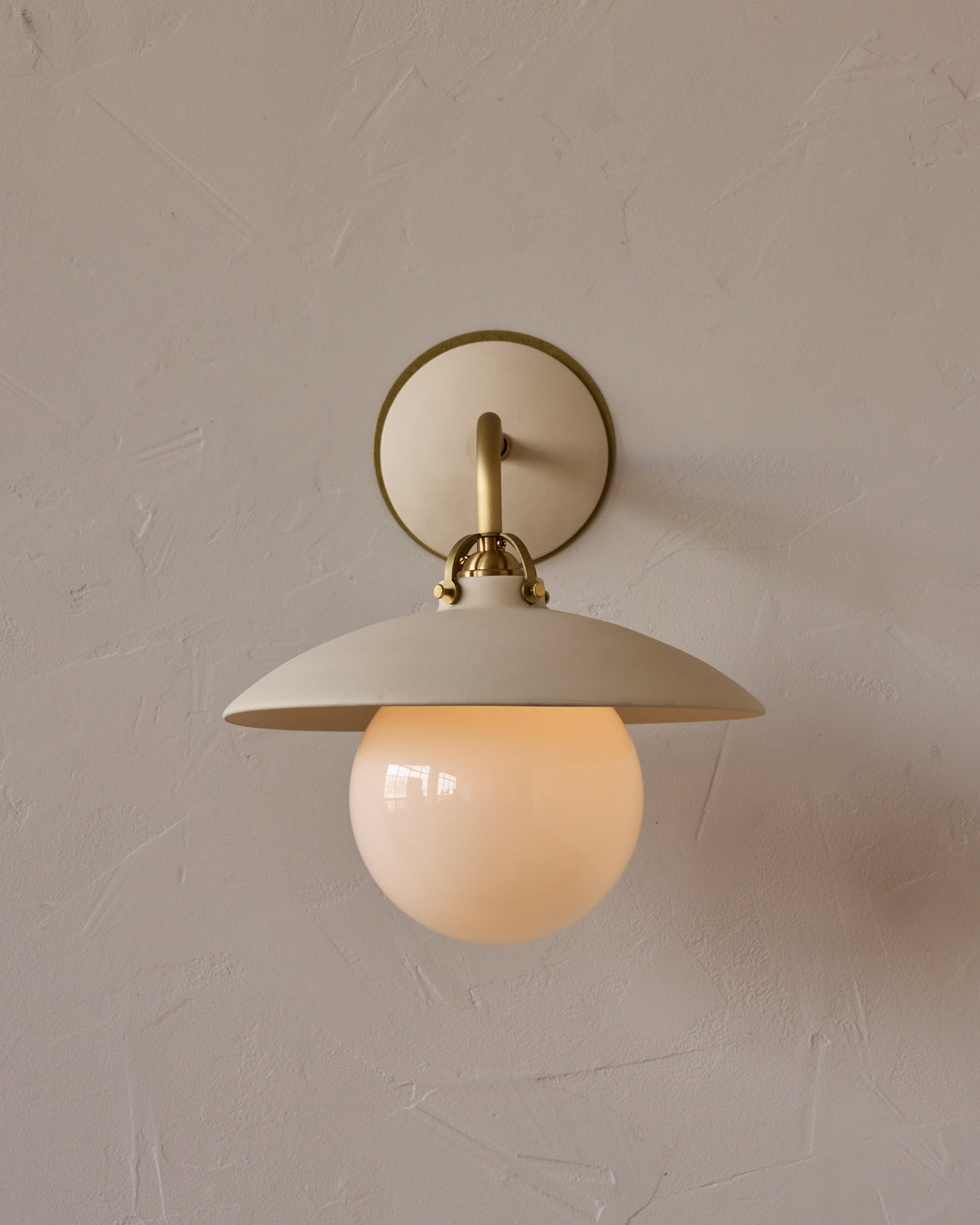 #shade-finish_biscuit ceramic
#metal-finish_satin brass
#globe_milk glass
