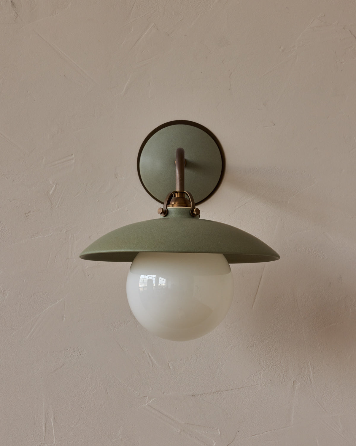 #shade-finish_olivine ceramic
#metal-finish_antique brass
#globe_milk glass