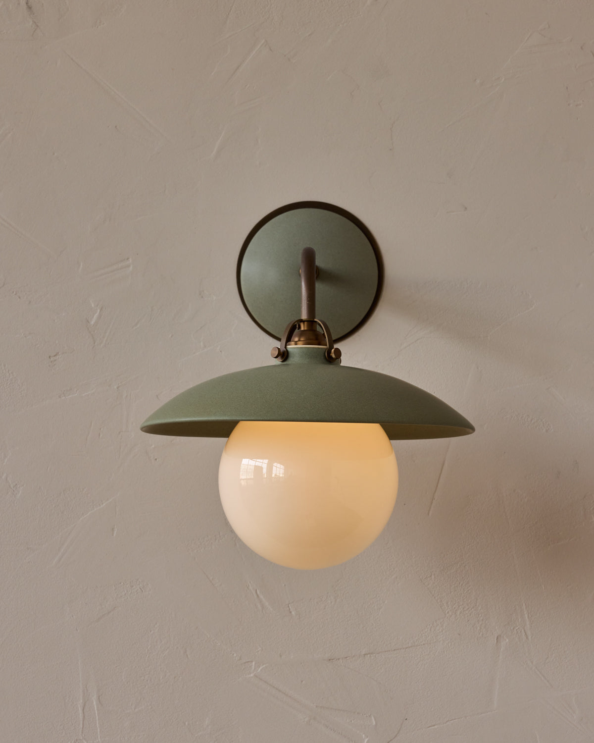 #shade-finish_olivine ceramic
#metal-finish_antique brass
#globe_milk glass