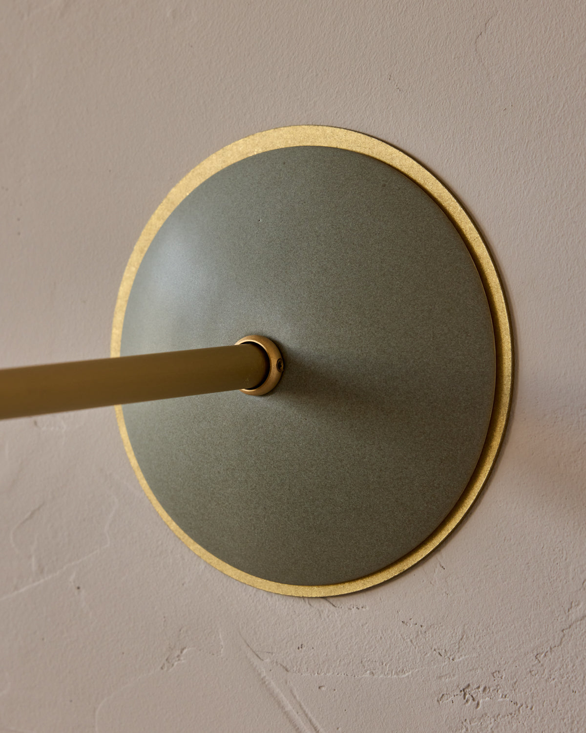 #shade-finish_olivine ceramic
#metal-finish_satin brass
#globe_clear glass