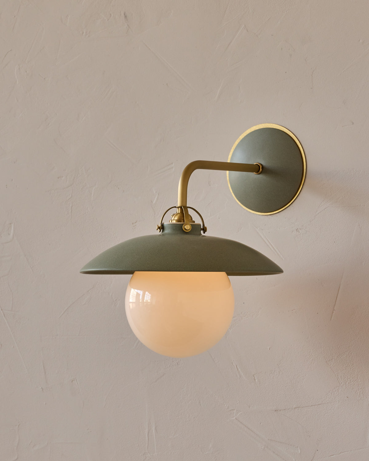 #shade-finish_olivine ceramic
#metal-finish_satin brass
#globe_milk glass