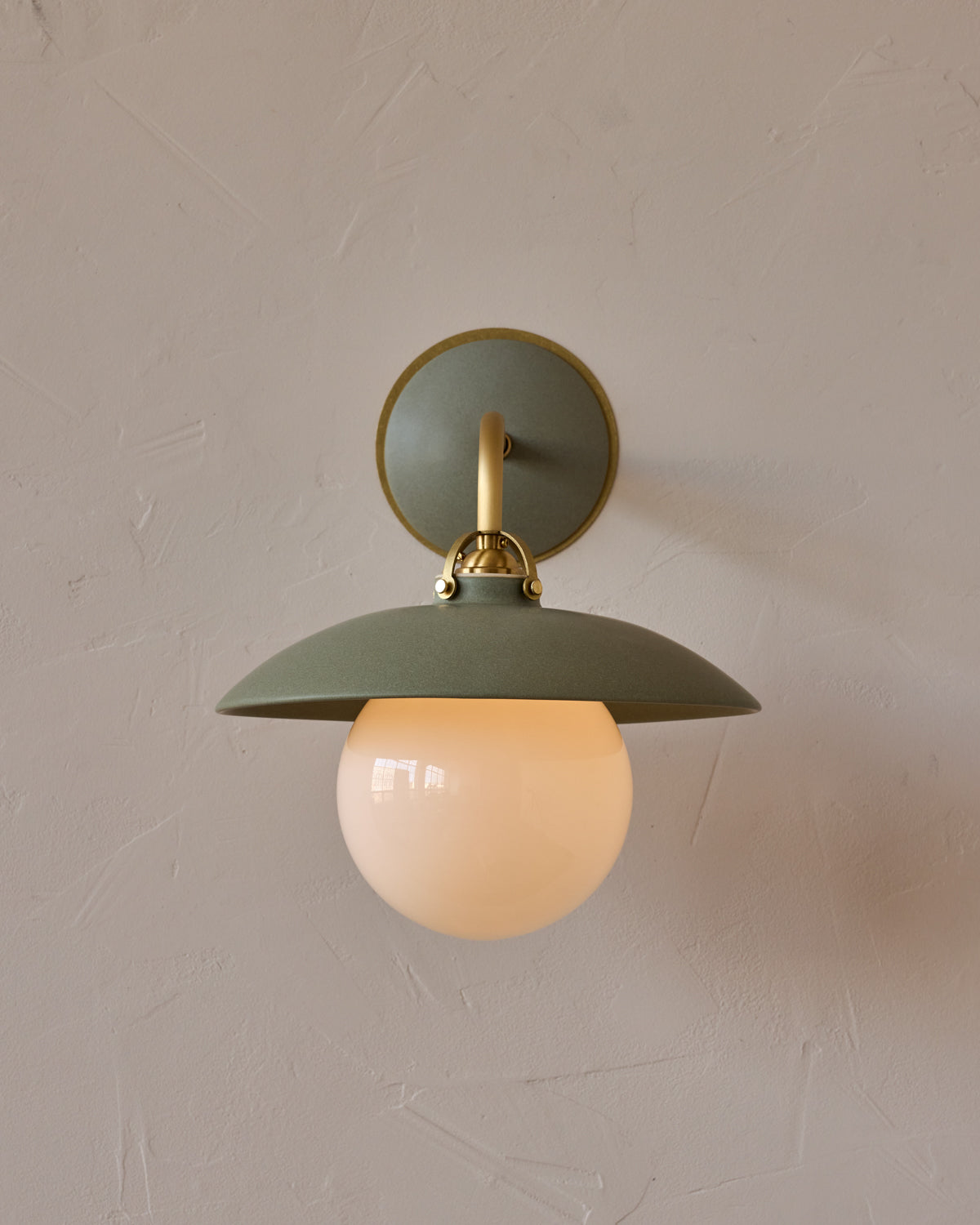 #shade-finish_olivine ceramic
#metal-finish_satin brass
#globe_milk glass