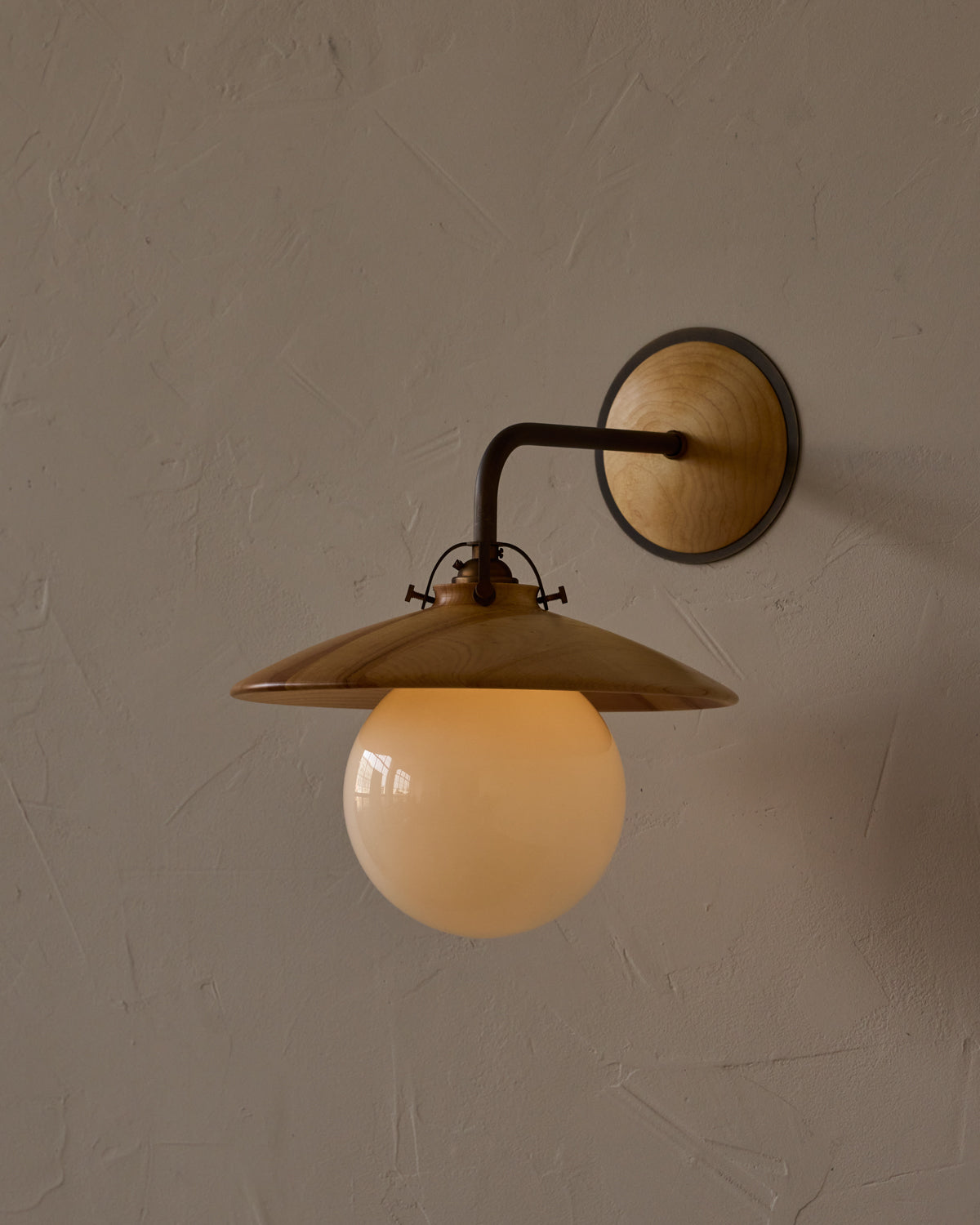 #shade-finish_natural maple
#metal-finish_antique brass
#globe_milk glass