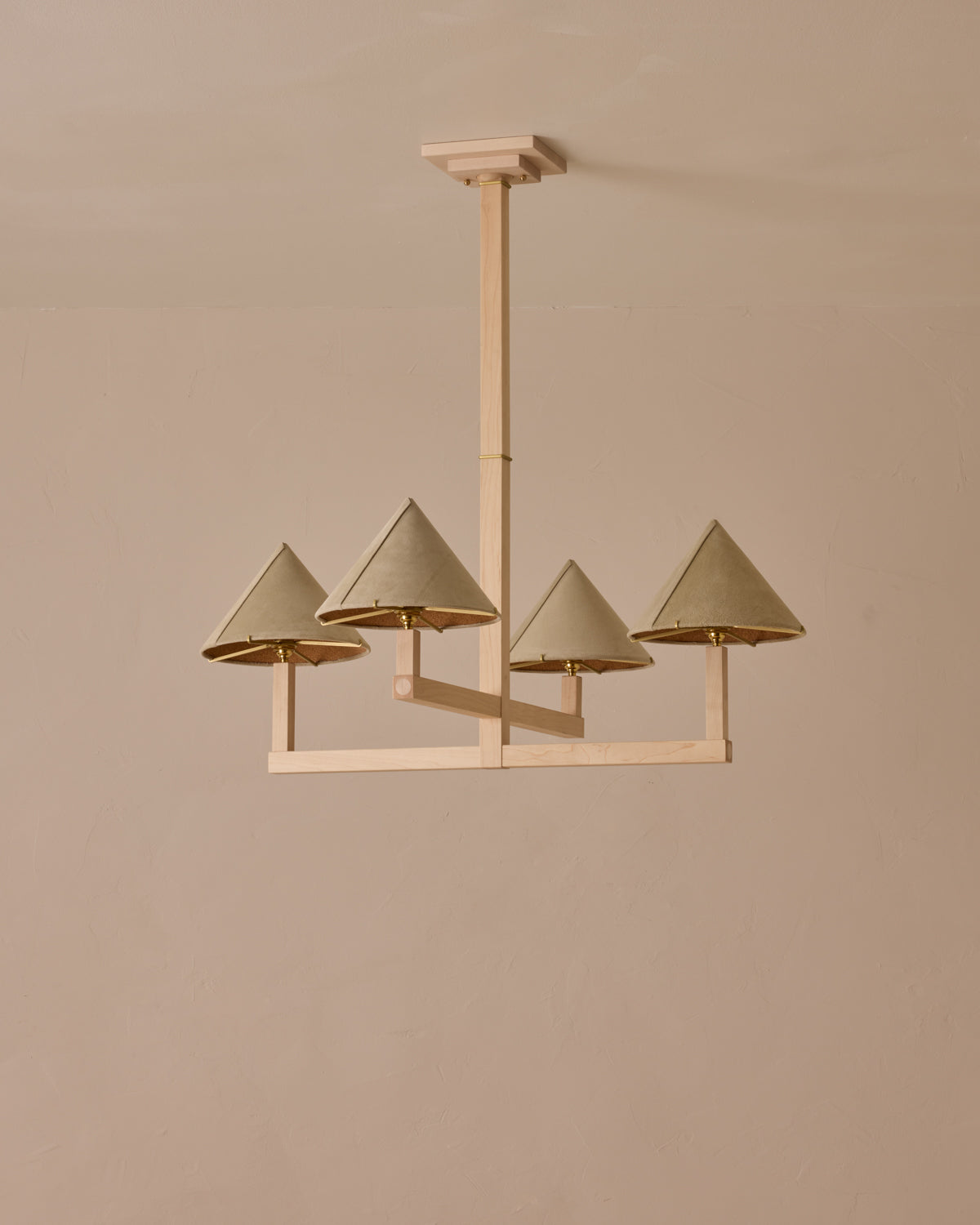 #wood-finish_clear maple #shade-finish_stone suede
