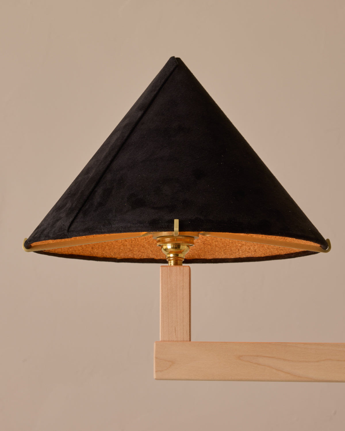 #wood-finish_clear maple #shade-finish_anthracite suede