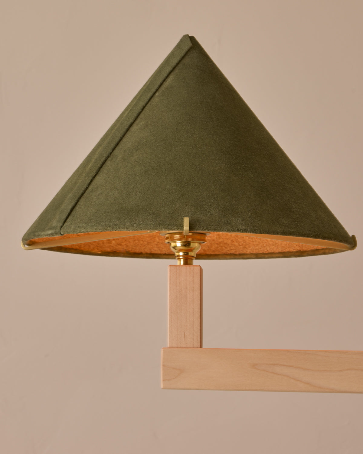 #wood-finish_clear maple #shade-finish_loden suede