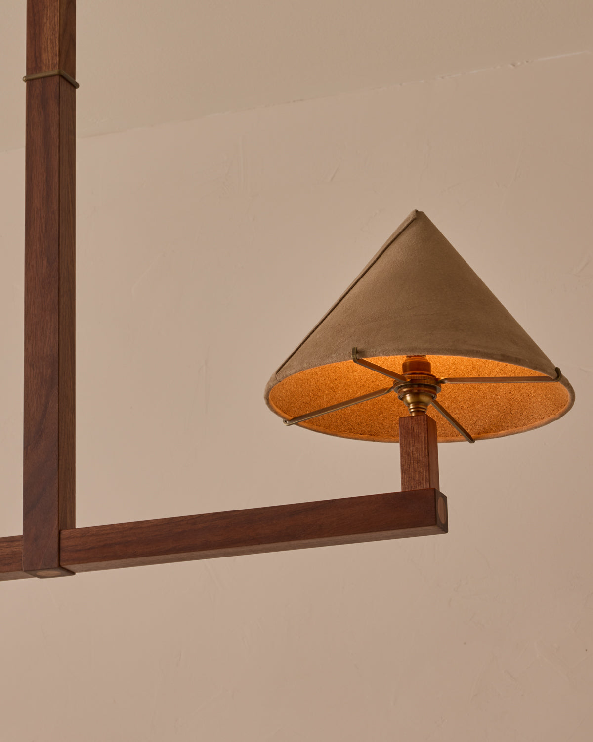 #wood-finish_black walnut #shade-finish_beige suede