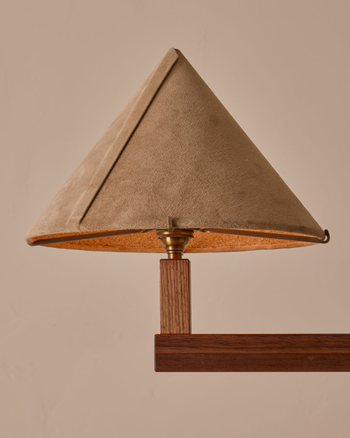 #wood-finish_black walnut #shade-finish_beige suede