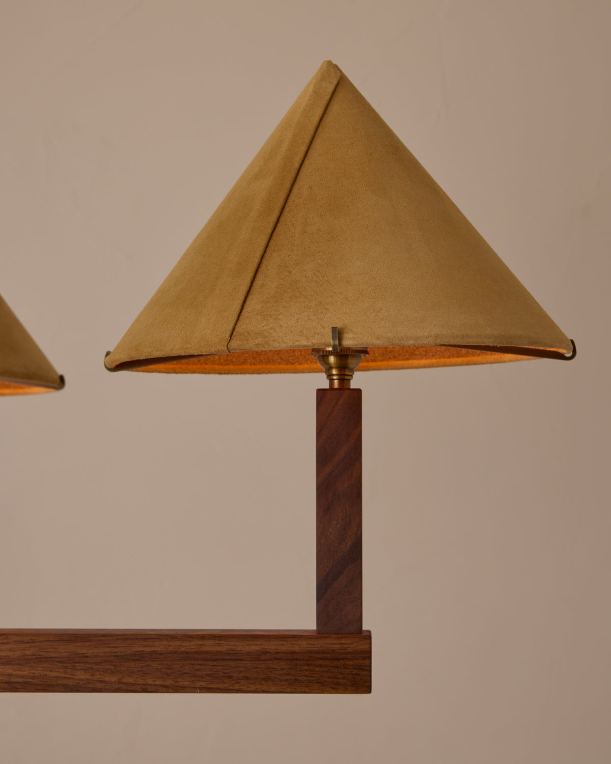 #wood-finish_black walnut #shade-finish_camel suede
