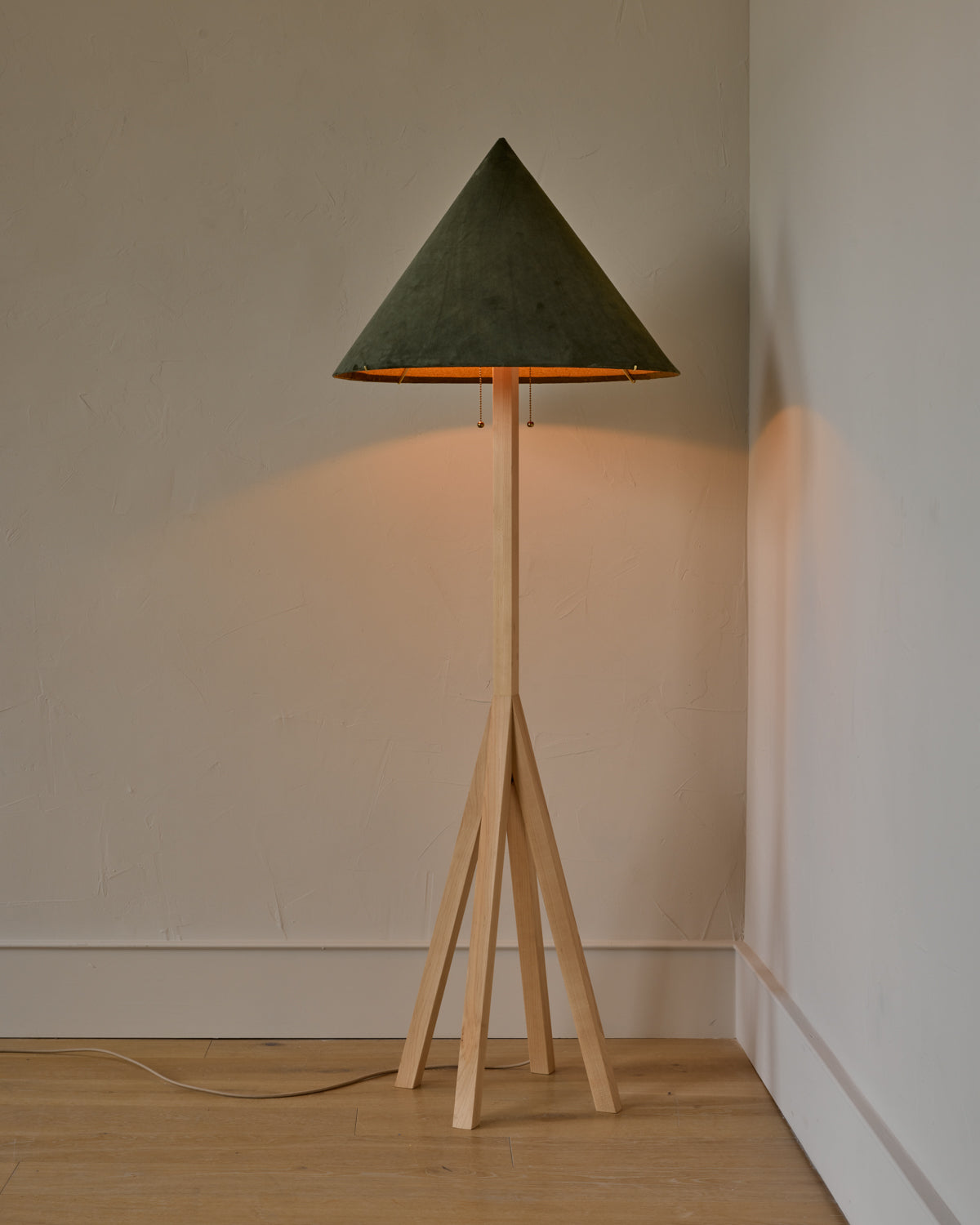 #shade-finish_loden suede
#wood-finish_clear maple