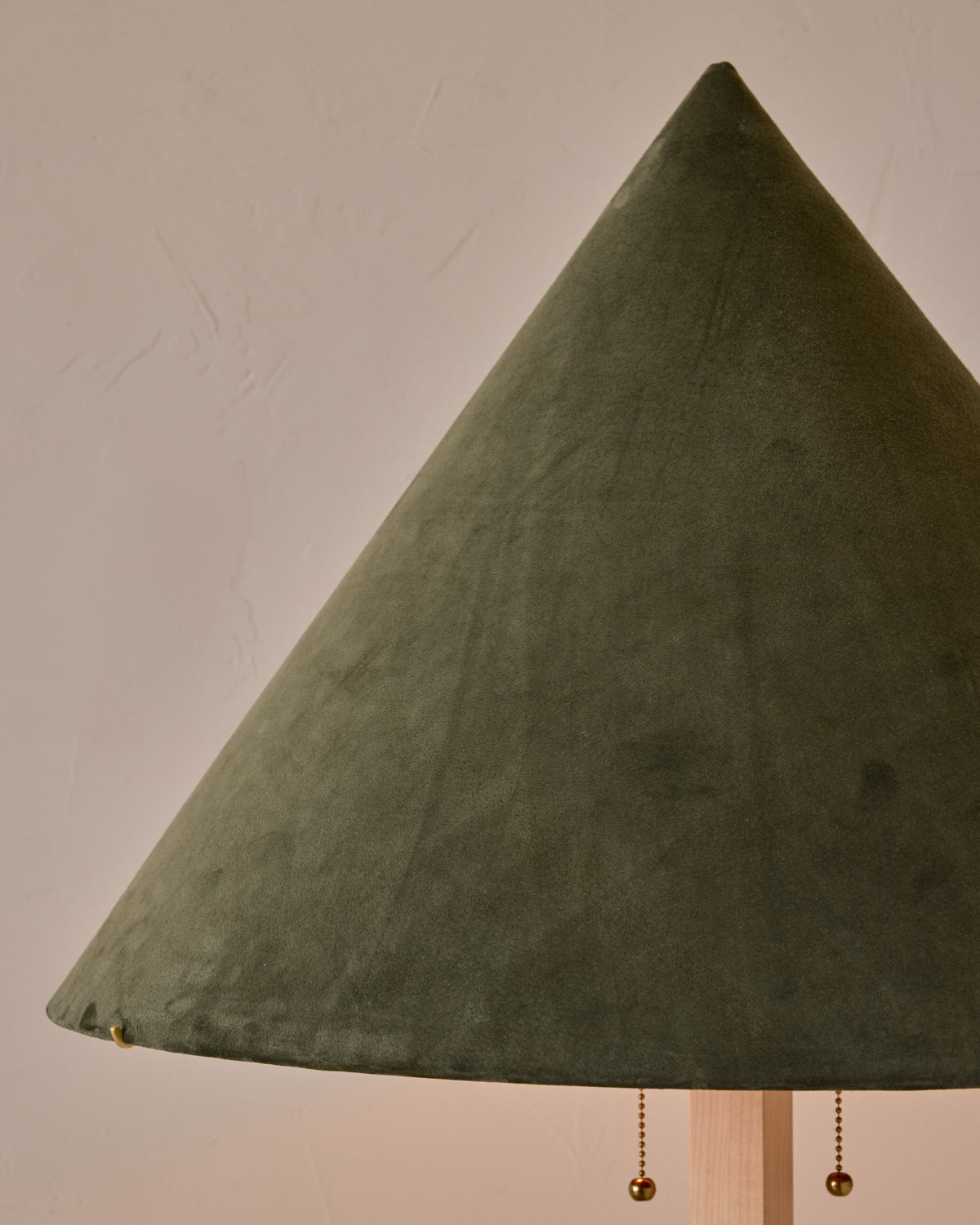 #shade-finish_loden suede
#wood-finish_clear maple