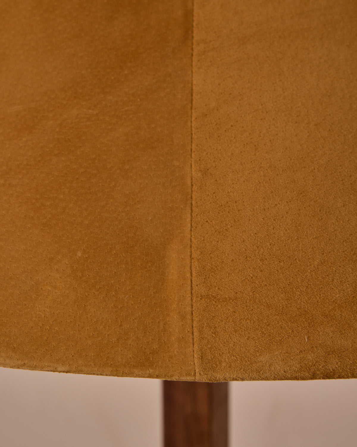#shade-finish_camel suede
#wood-finish_black walnut
