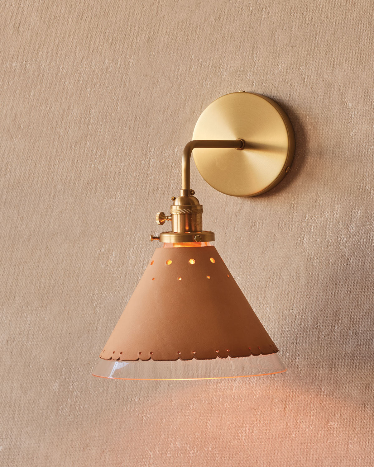 #leather-finish_natural tan #wiring_hardwired