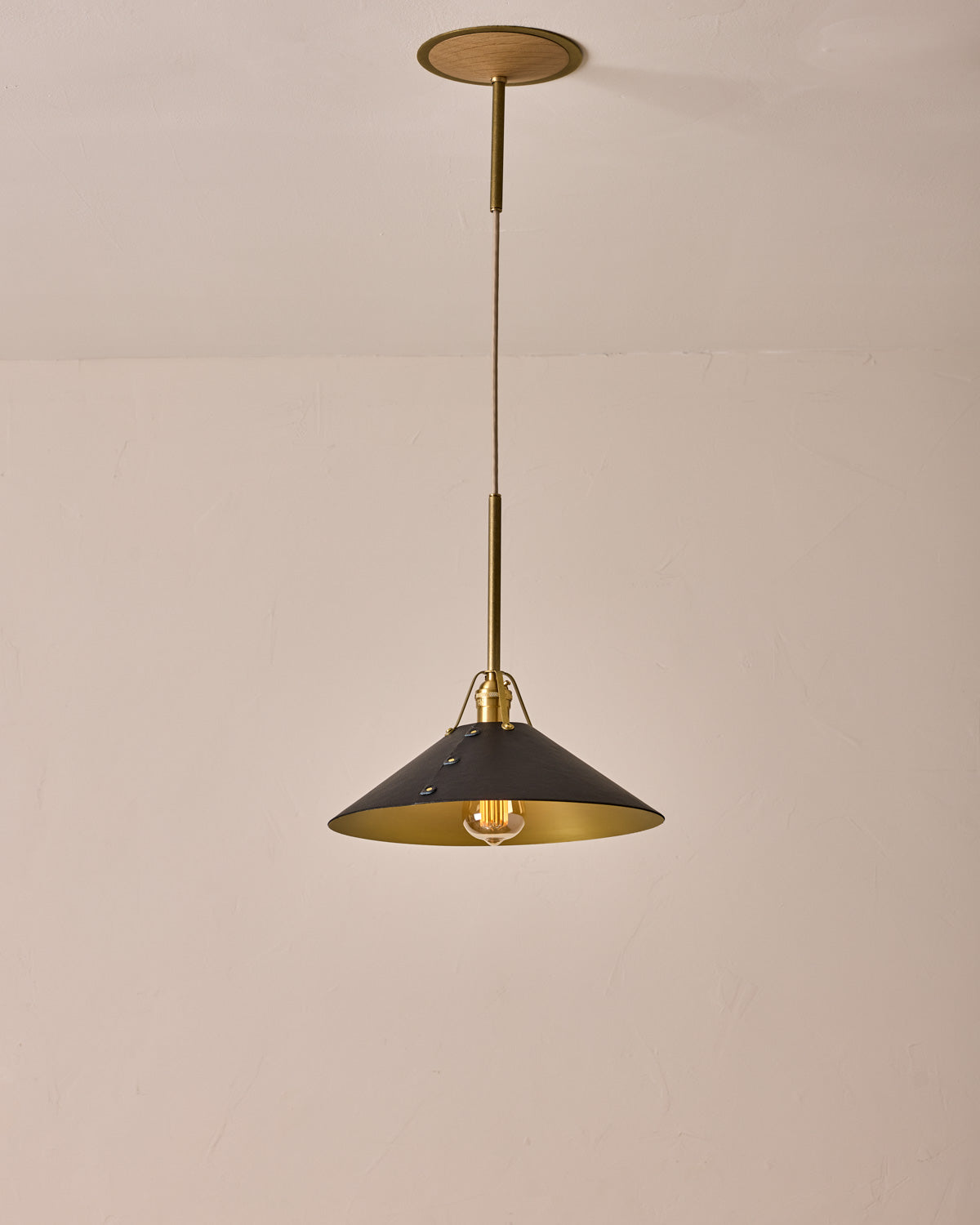 #leather-shade_black #size_large