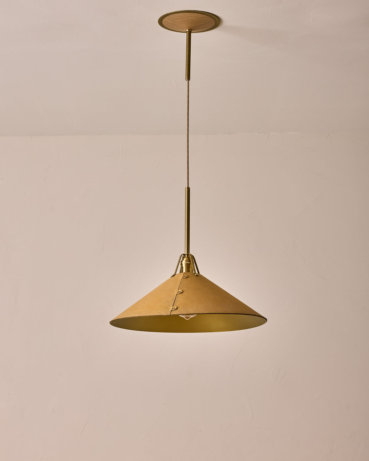 #leather-shade_natural #size_extra large