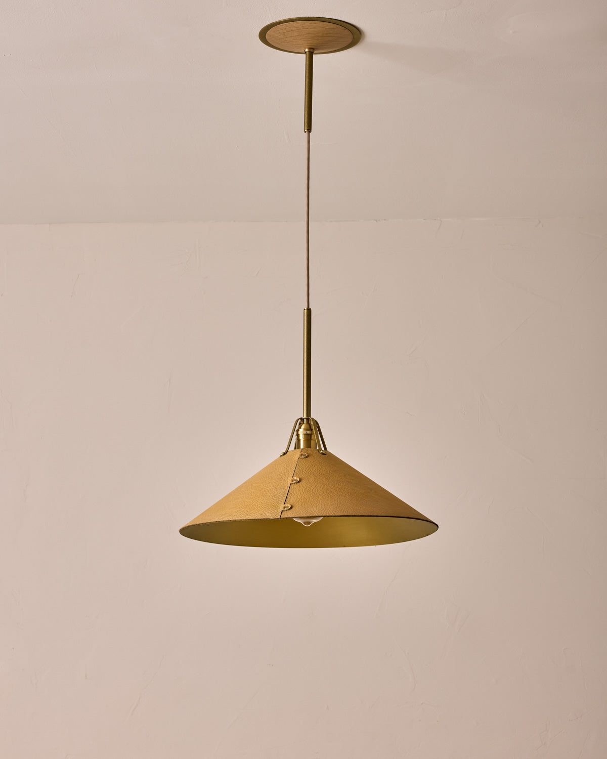 #leather-shade_natural #size_extra large