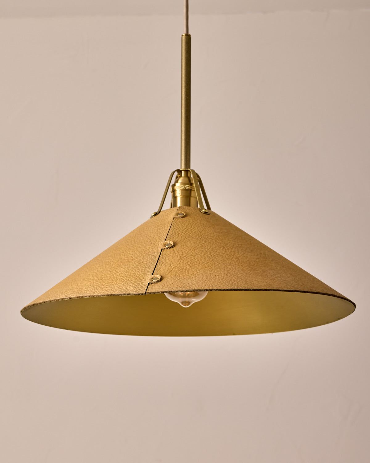 #leather-shade_natural #size_extra large