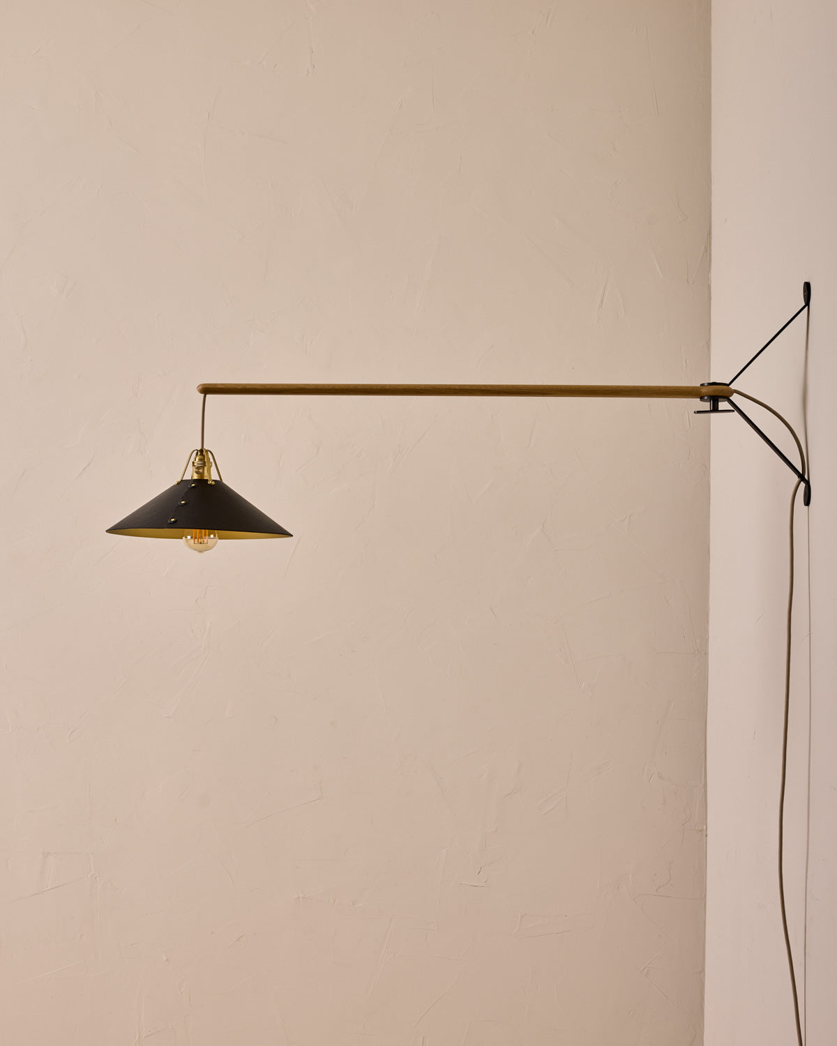 #leather-shade_black #size_large #wiring_plug-in