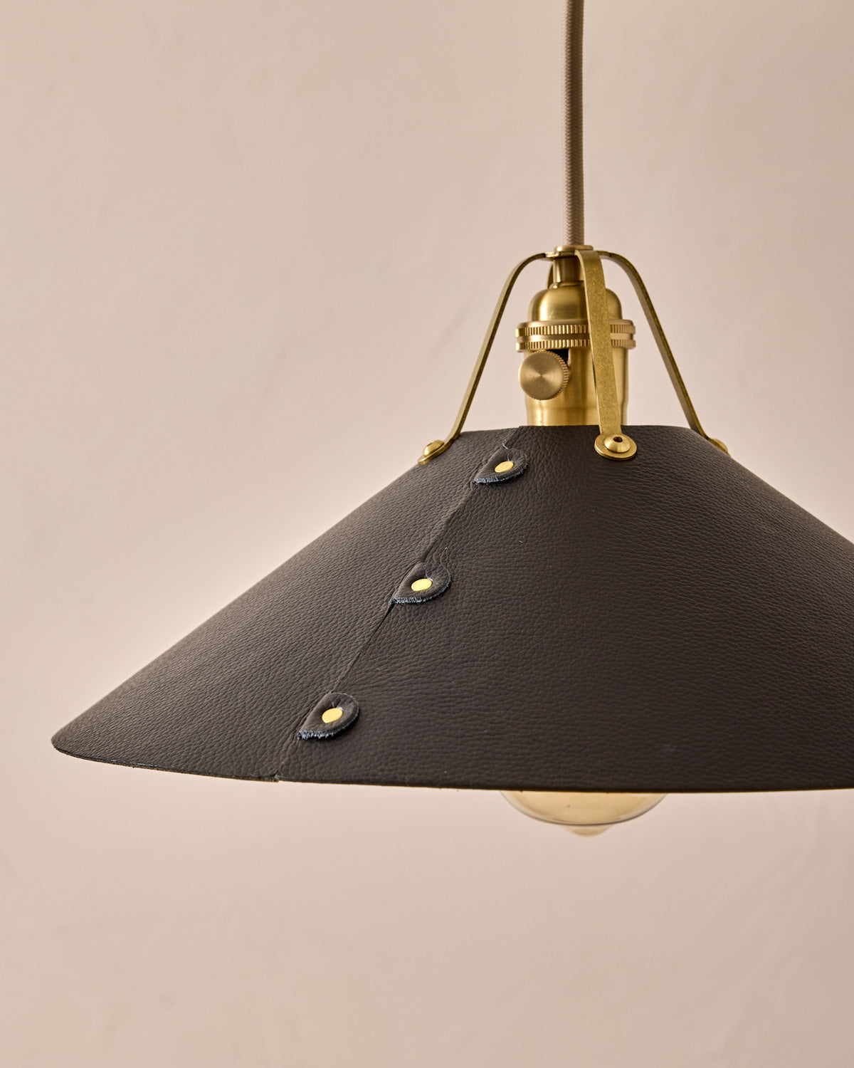 #leather-shade_black #size_large