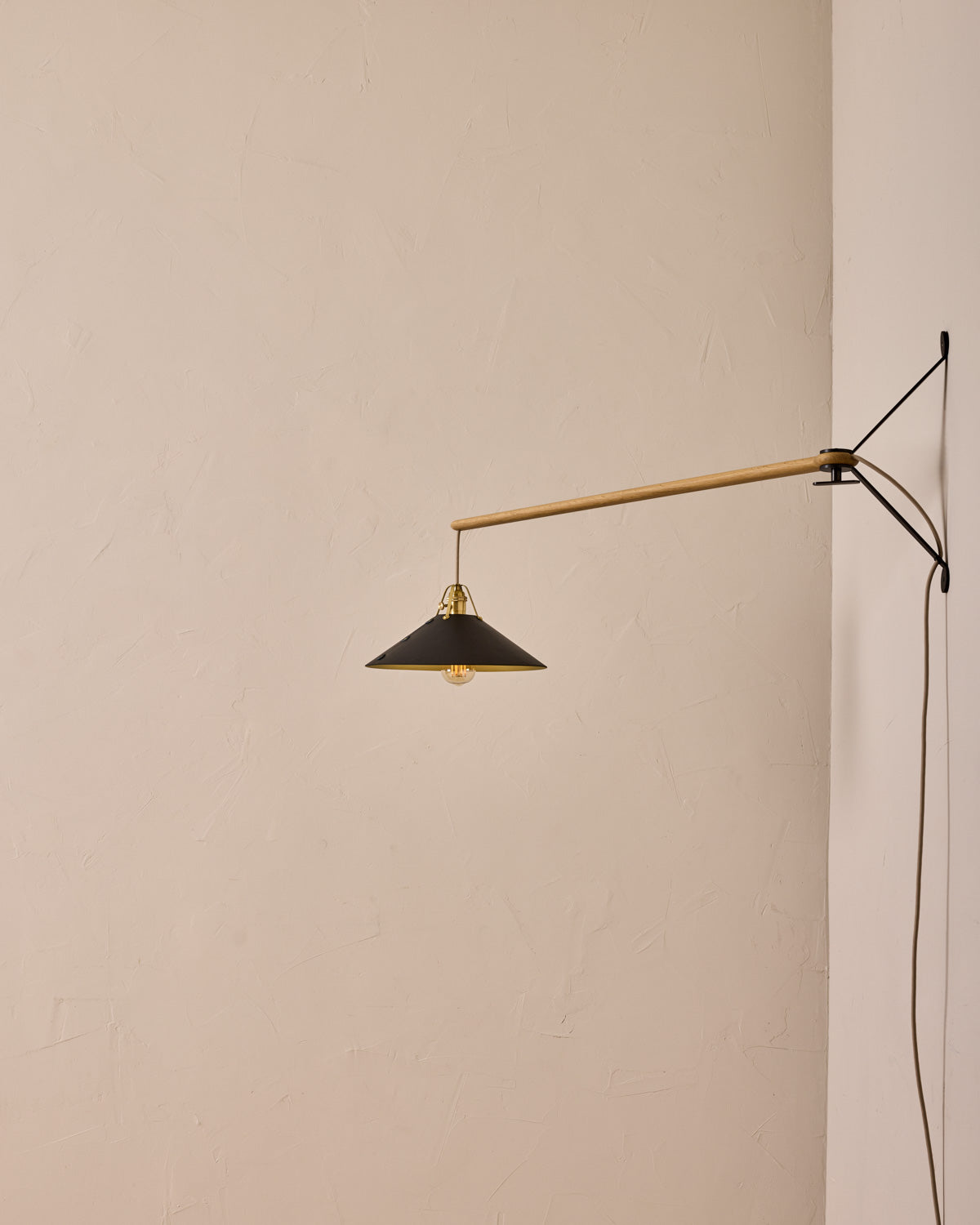 #leather-shade_black #size_large #wiring_plug-in