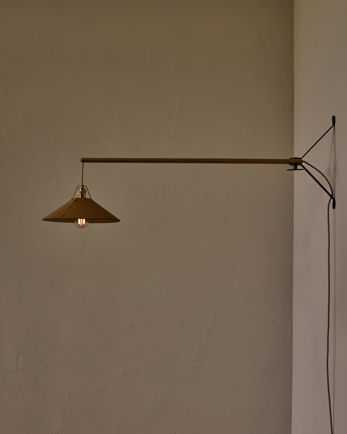 #leather-shade_natural #size_large #wiring_plug-in